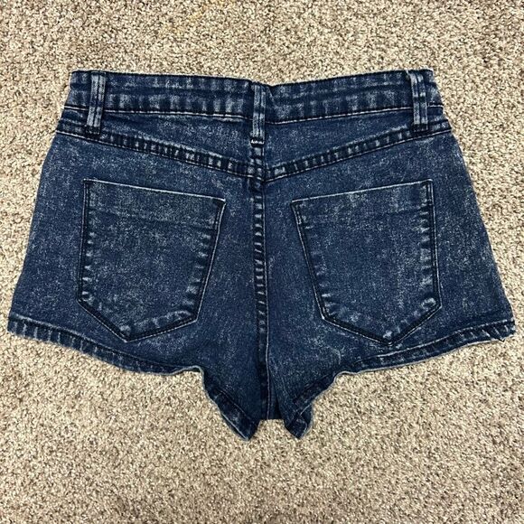 Forever 21 Women’s Size 25 Dark Denim Shorts - Picture 3 of 7